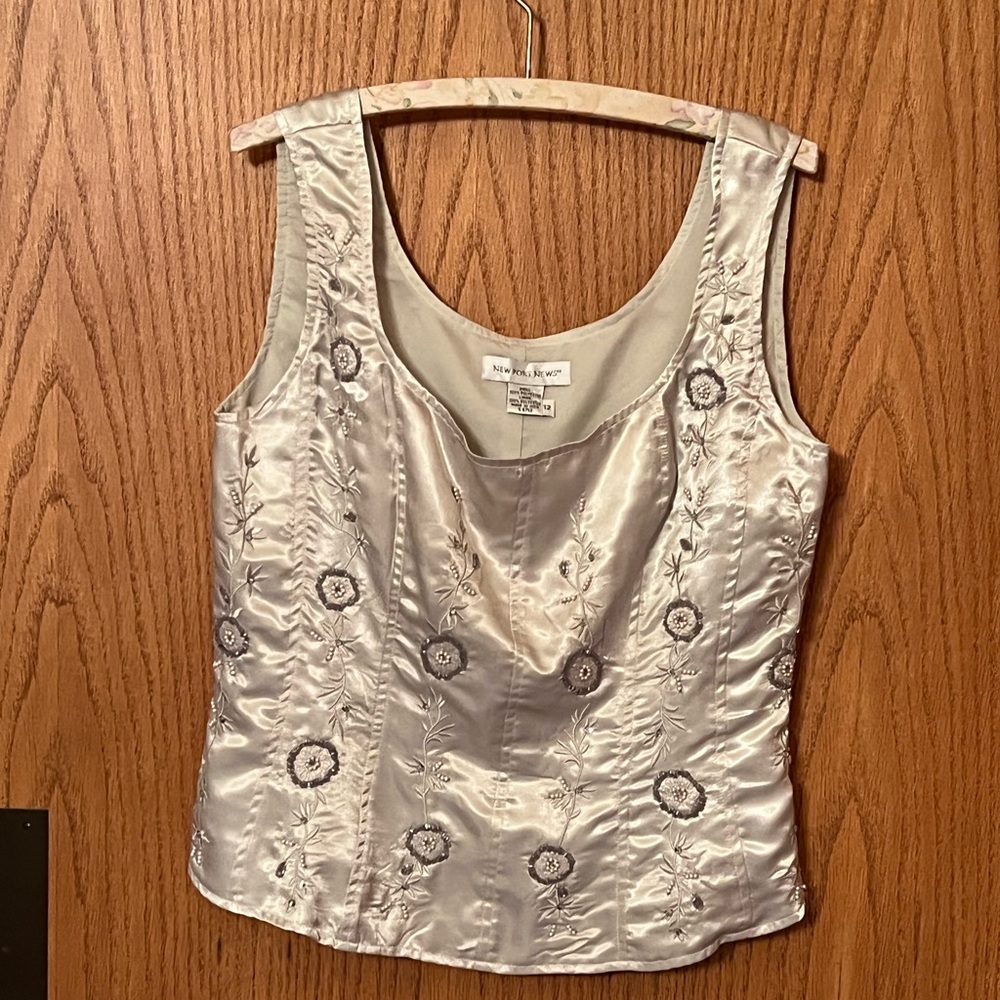 Newport News~ Beautiful floral detail Gray Beaded  Sleeveless Top~ Made in India